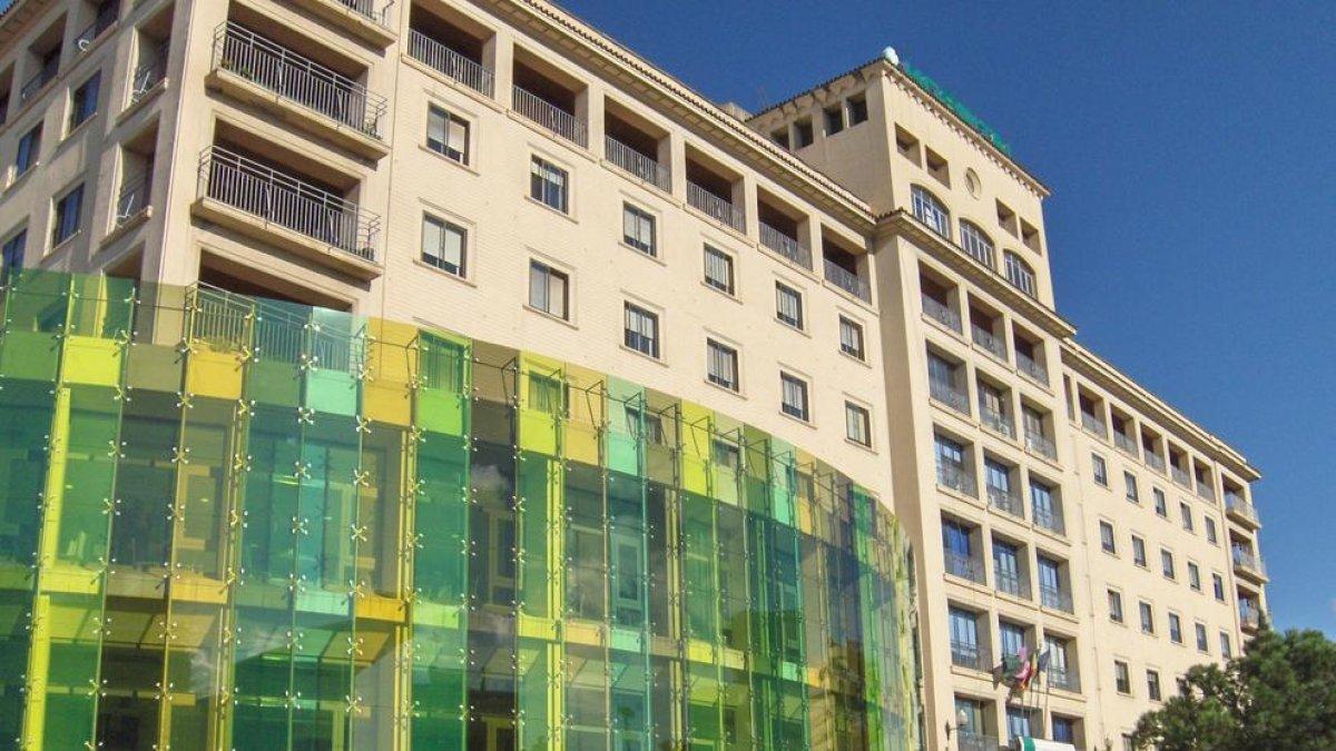 Veintidós profesionales del hospital de Málaga, infectados por covid después de una comida de Navidad
