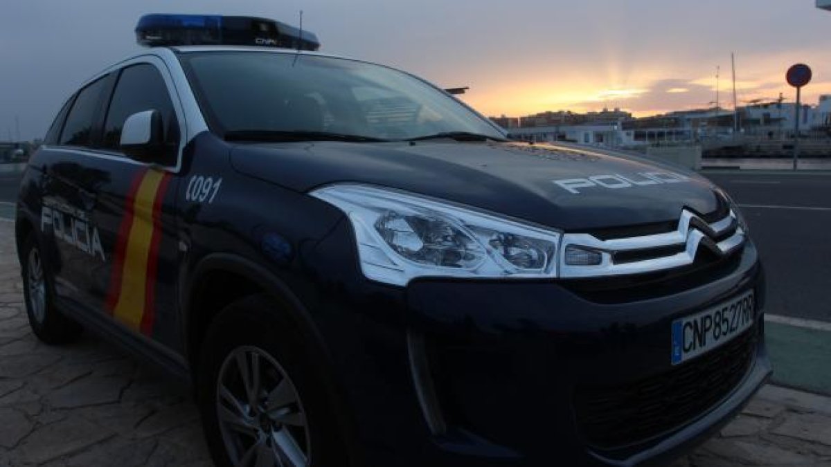 Una mujer arranca parte de un dedo a otra de un mordisco mientras discutían