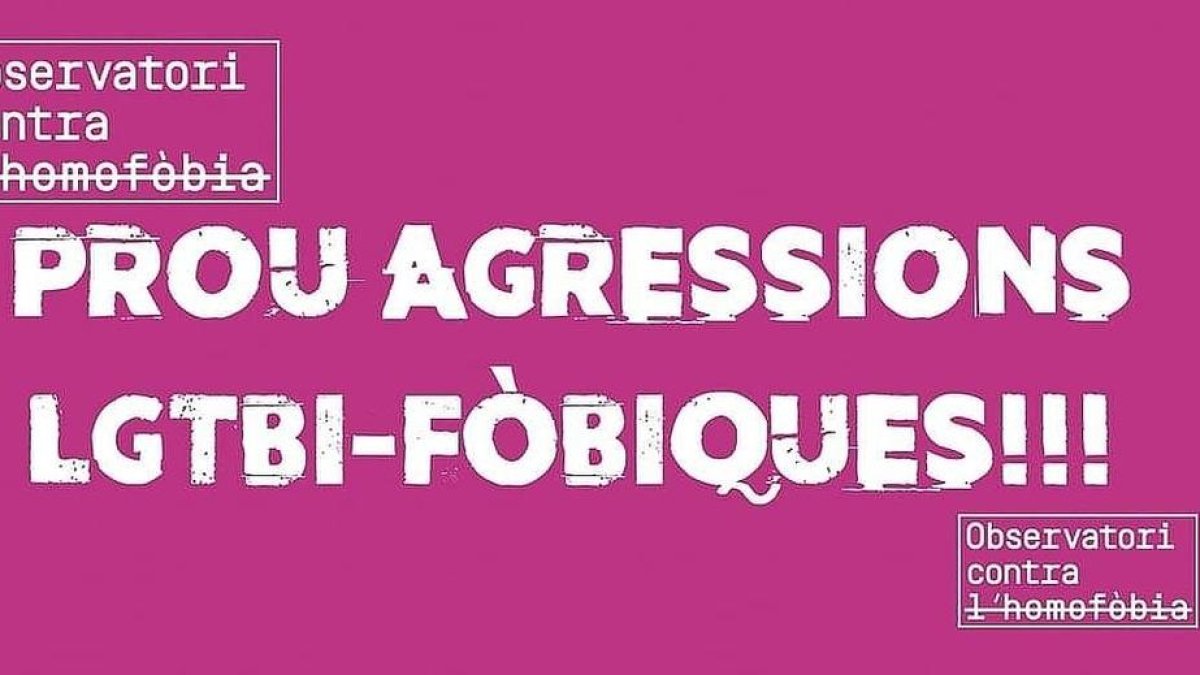 Un joven, herido en la cabeza después de ser agredido por un grupo homófobo