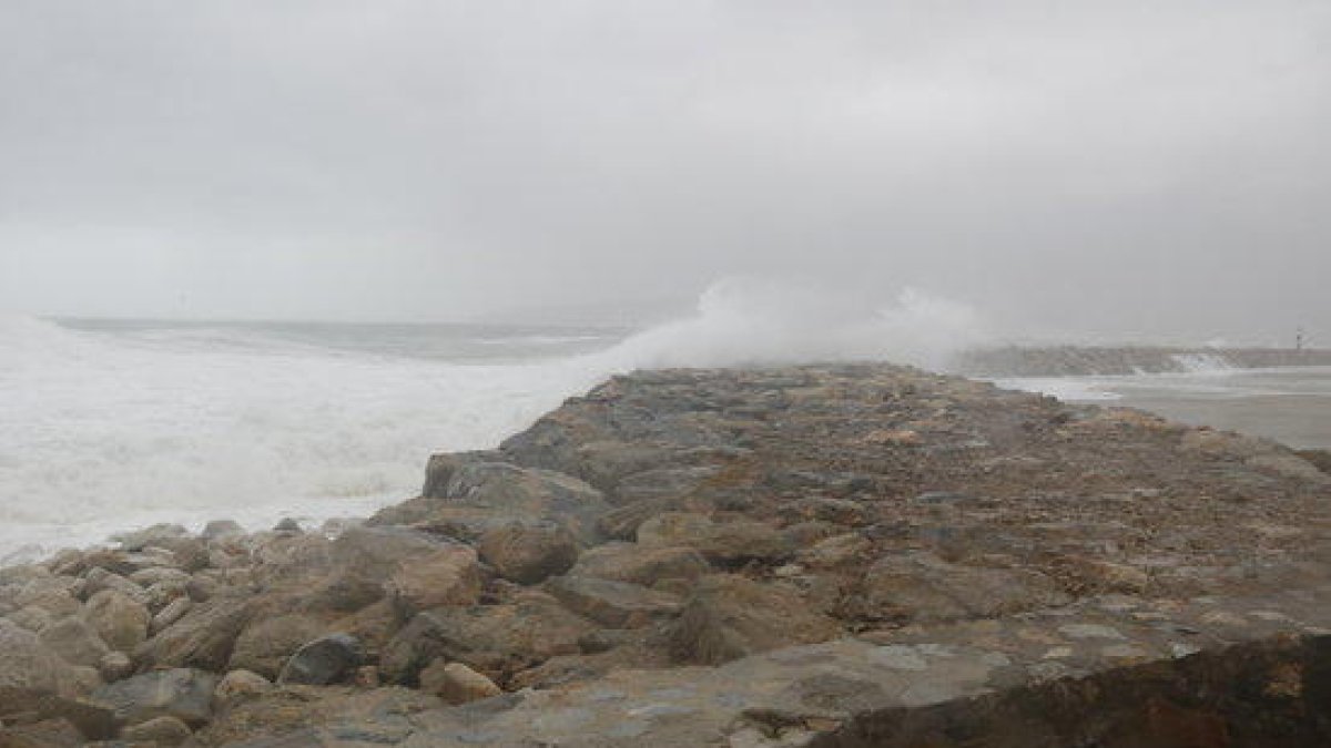 Protecció Civil activa l'alerta del Procicat per fort onatge al litoral del país