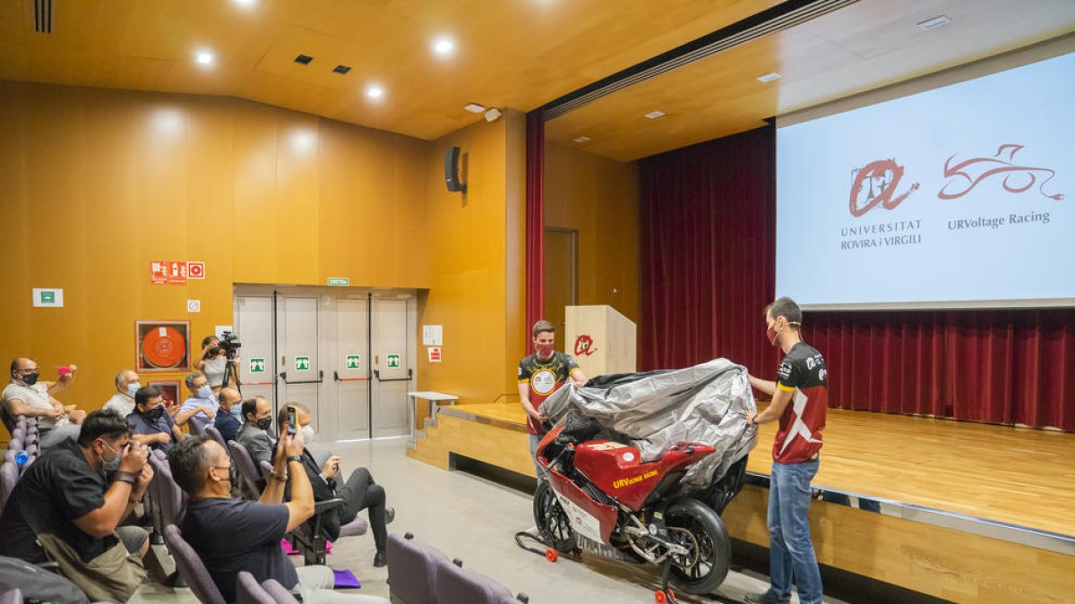 El equipo 'URVoltage Racing' devuelve a la competición MotoStudent mejorada
