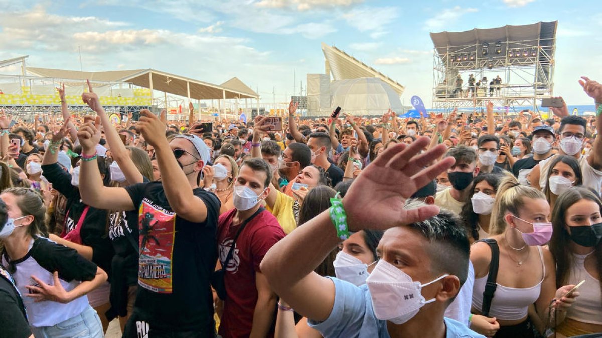 El rape se impone en la primera jornada de un Festival Cruïlla con mascarillas y sin distancias