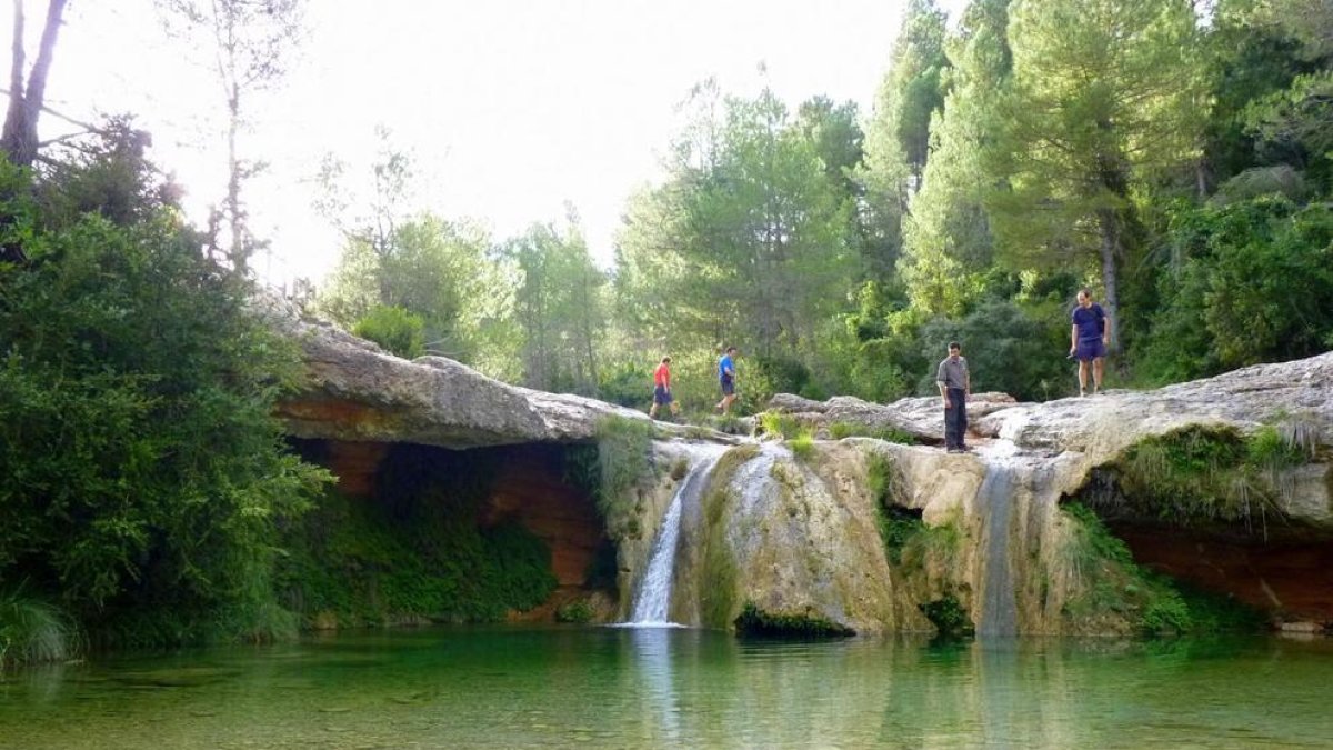 Arnes regulará también el acceso a la zona de baño del río Estrets y al Charco del Vidrio|Cristal con aparcamientos de pago