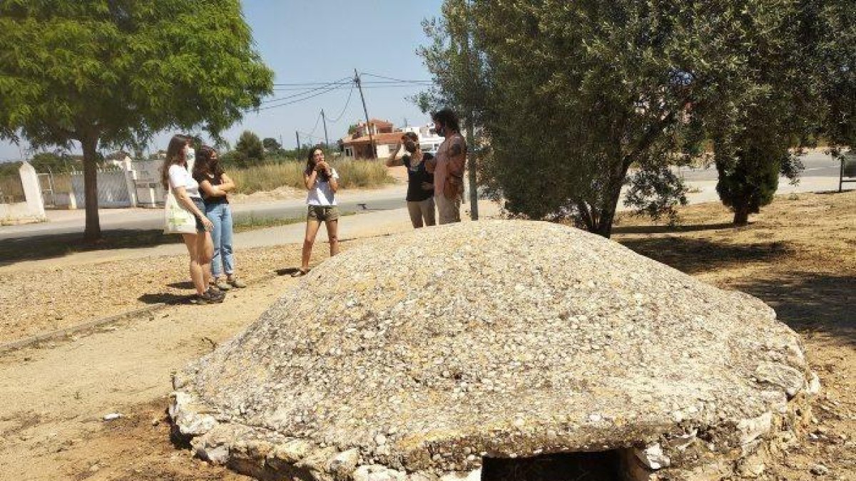 Tres campos de trabajo recuperan trincheras y vestigios de la batalla del Ebro
