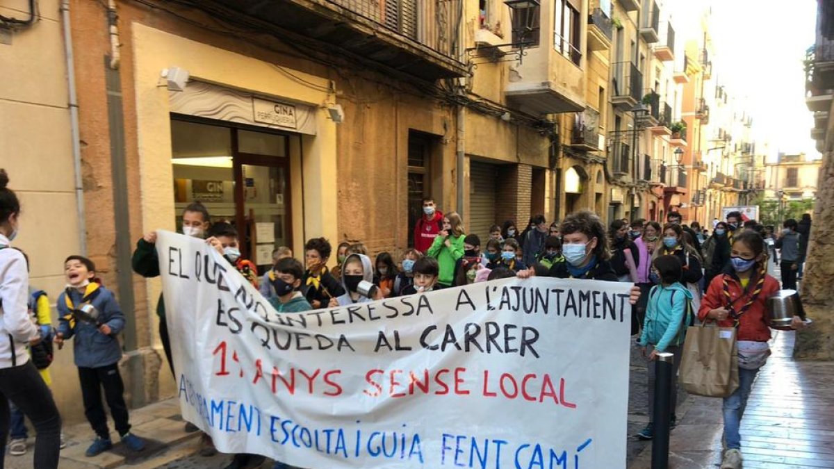 La agrupación Fent Camí denuncian que llevan un año sin local donde poder realizar sus actividades