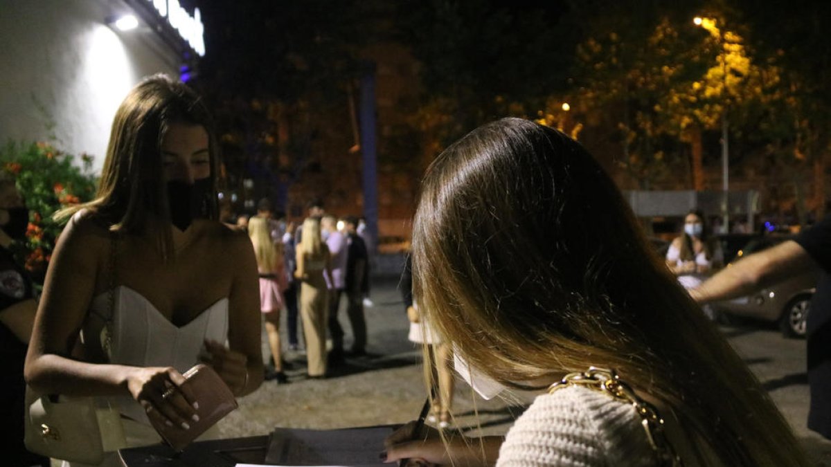 La Fecasarm exige al Gobierno que el ocio nocturno pueda abrir hasta las tres de la madrugada para evitar botellones