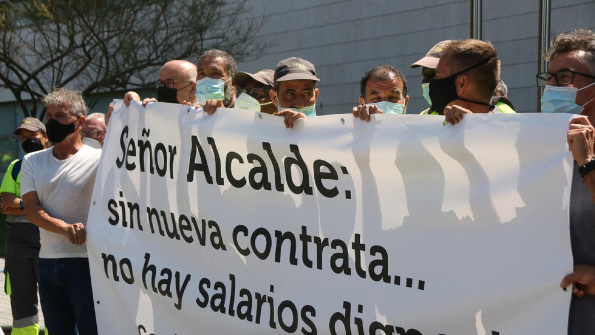 Los basureros de Salou descartan hacer huelga a finales de agosto después de una reunión «positiva» con el Ayuntamiento