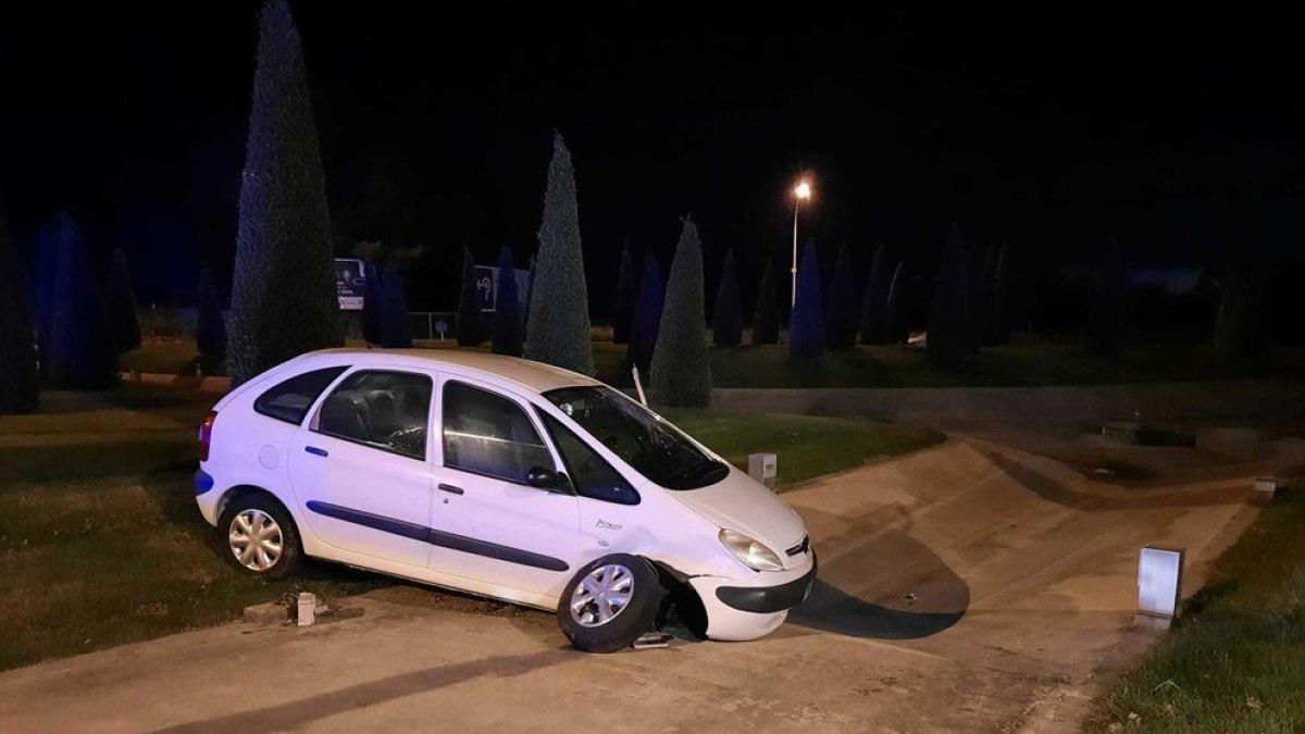 Un conductor que quintuplicaba la tasa permitida de alcoholemia provoca un accidente sin heridos en Reus
