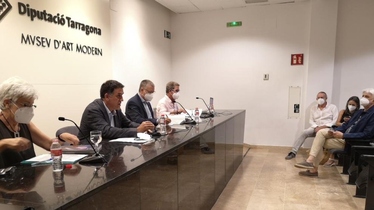 La Diputació de Tarragona repassa l'obra de l'escultor tarragoní Tom Carr en un llibre