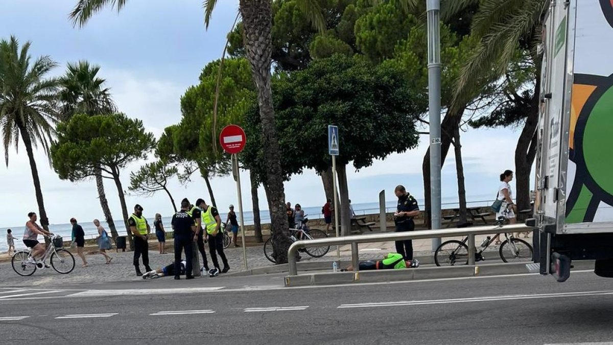 Dos ciclistes ferits en topar frontalment quan circulaven per Cambrils