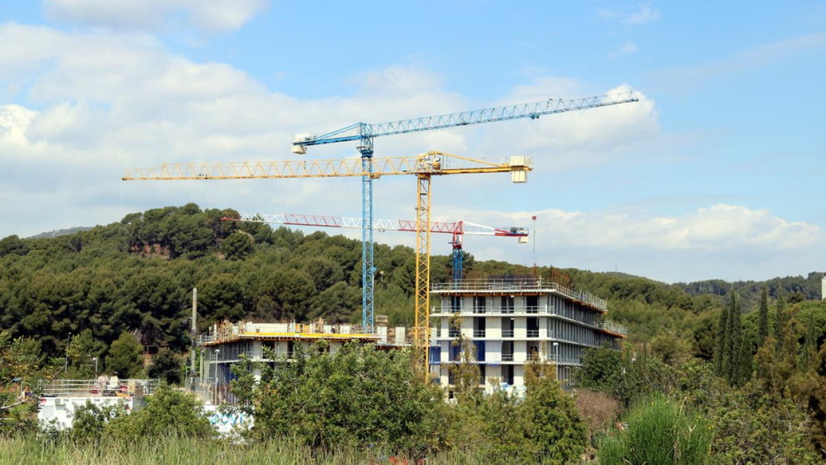 Adicae alerta del risc d'una nova bombolla immobiliària: «Estem al pas previ»