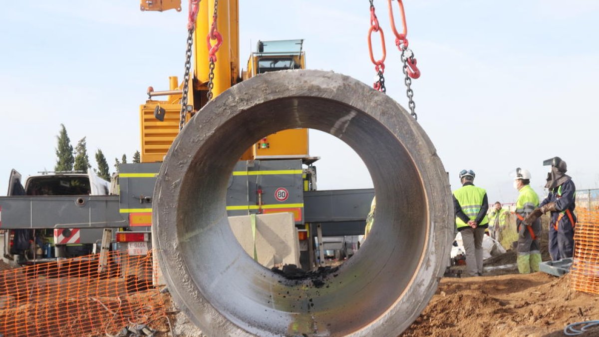 El Consorci d'Aigües de Tarragona refà preventivament dos trams de la canonada a l'Ampolla i l'Ametlla de Mar