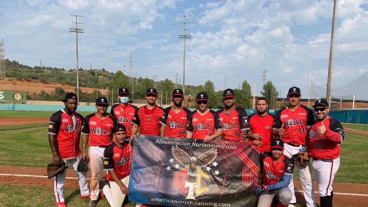 Los Wolves hacen tocar el cielo al béisbol tarraconense al llegar a Primera