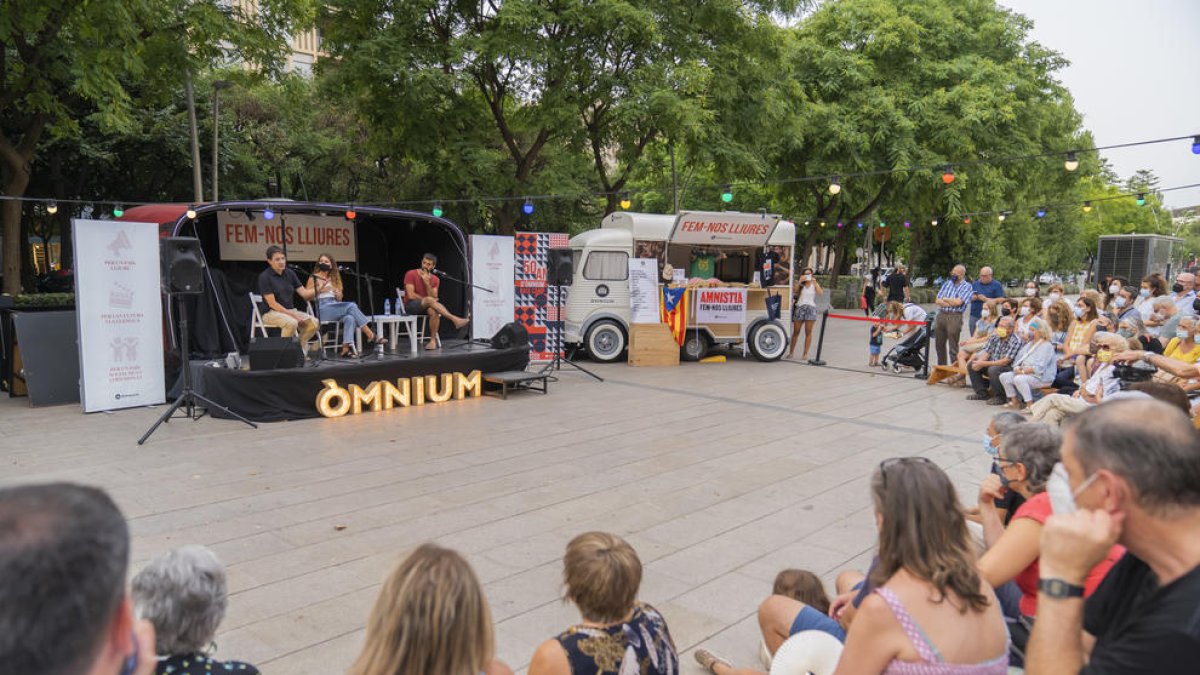 La campanya d'estiu d'Òmnium aglutina un centenar i mig d'assistents a Reus