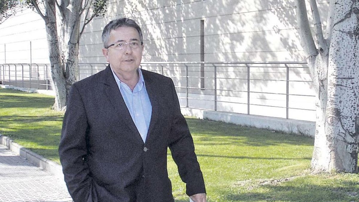 Juzgan a un exdirigente del PP de Tarragona por abusos a una menor