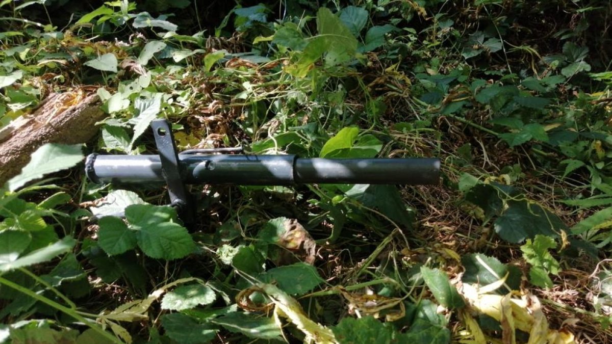 Ferit un mosso d'una pedigonada en una trampa que havia a un cultiu de marihuana