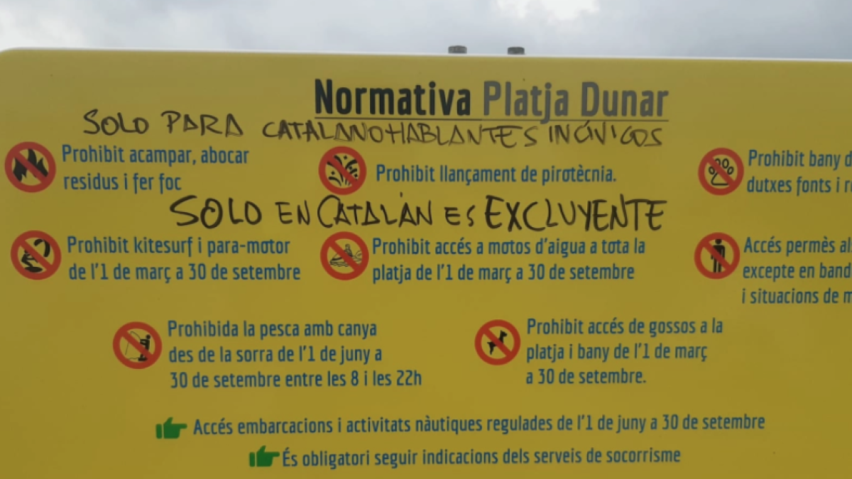 Cunit multarà un avi que es va dedicar a fer pintades contra els cartells en català que hi ha a les platges