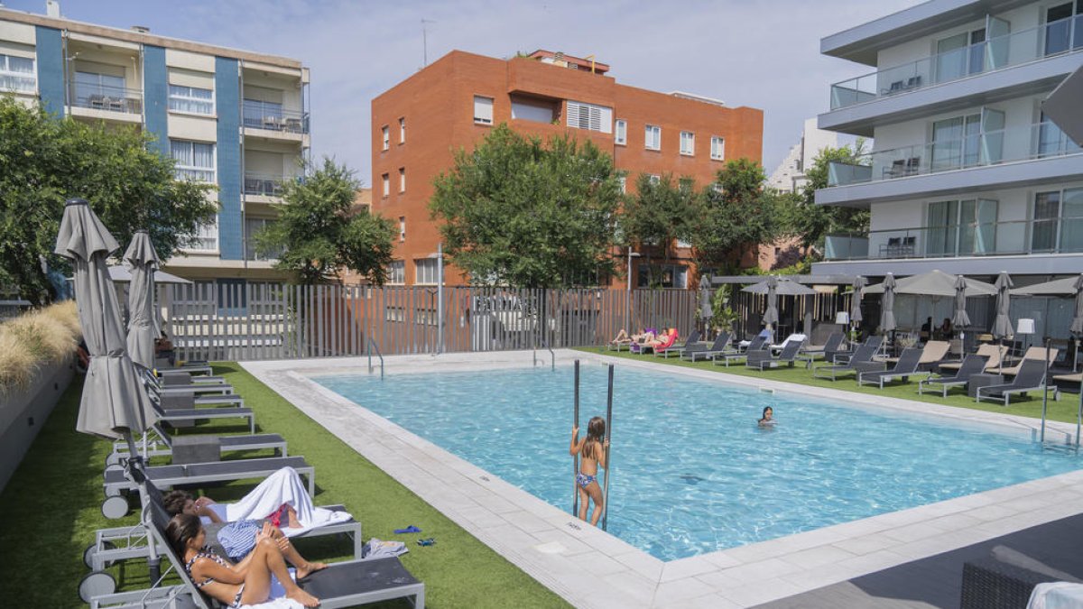 El aparthotel Alexandra se el primero en cerrar del sector a causa de la covid-19