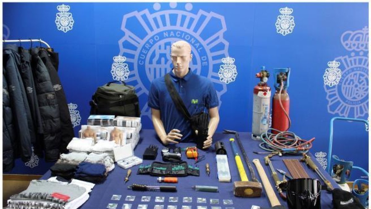 La Policia Nacional deté a quatre 'butroners' que van robar 120.000 euros en monedes de l'Imperi romà