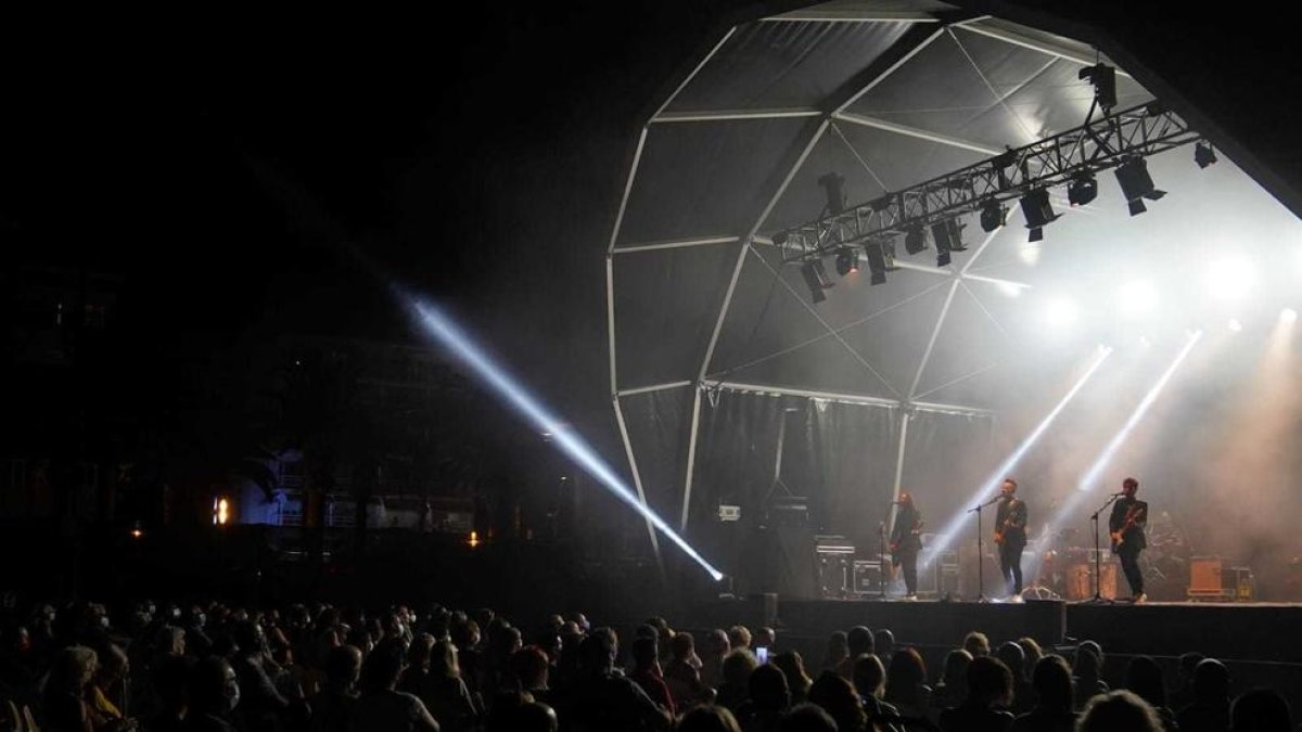 Los Café Quijano llenan de música el paseo Jaime I de Salou