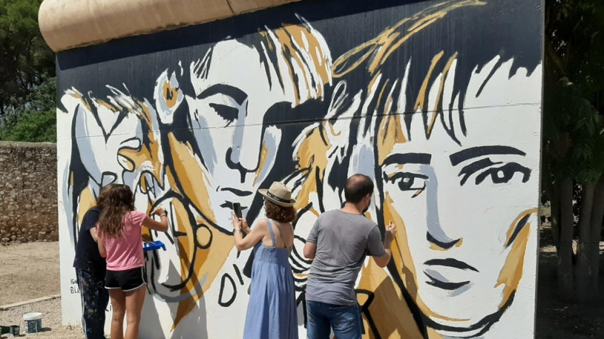 Ignasi Blanch revisa la obra 'Hablo de Amor' en una exposición conmemorativa a Berlín por|para los 60 años del levantamiento de muro