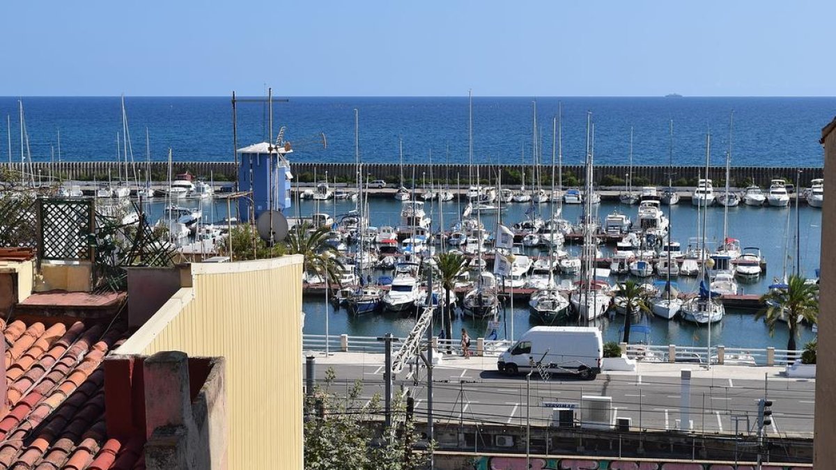 Apareix el cadàver d'una noia en banyador surant al mar a l'altura del Masnou