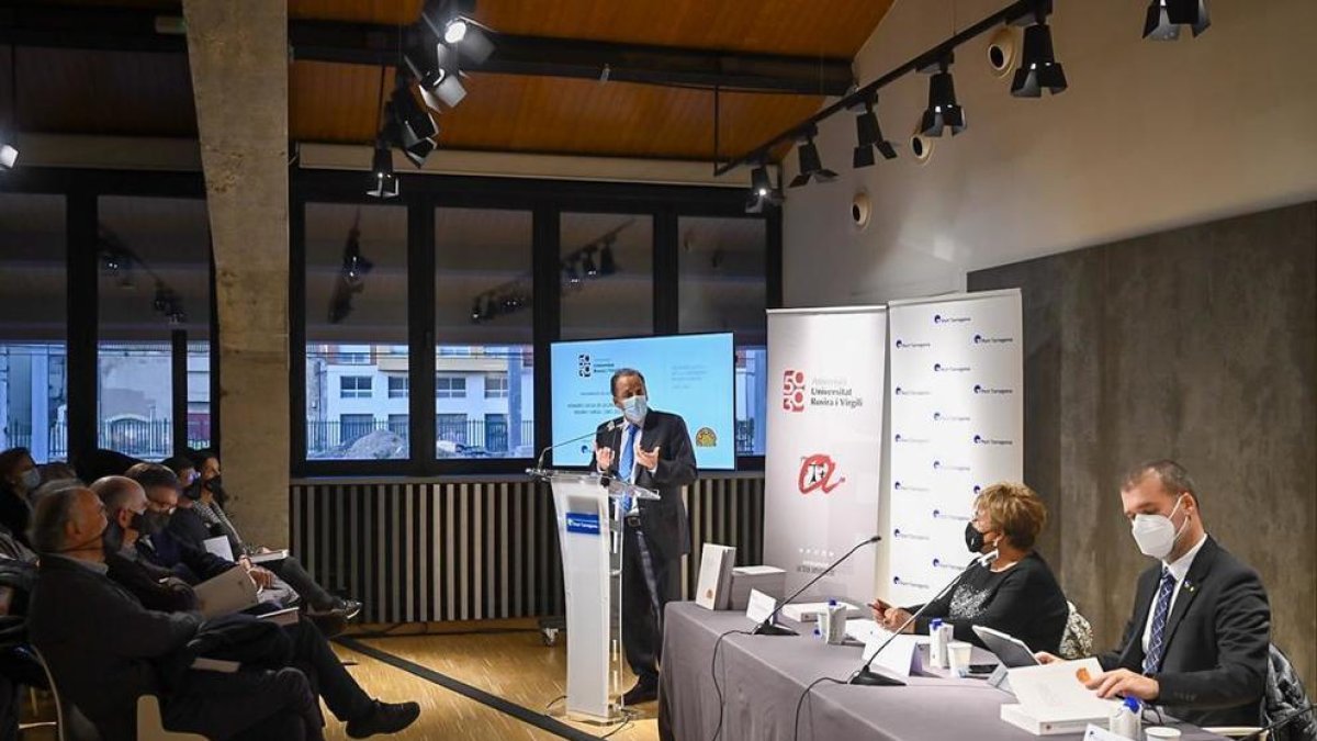 La URV commemora els 50 anys de la recuperació dels estudis universitaris a Tarragona