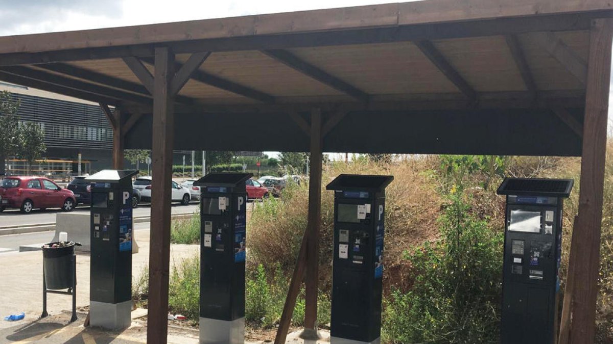 La CUP de Reus  titla d'«esperpèntica» la imatge dels parquímetres solars de Sant Joan situats a l'ombra