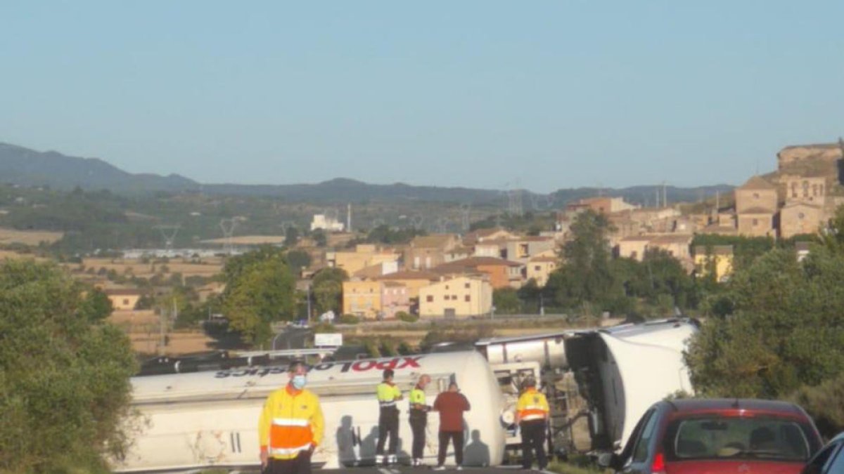 Tallada la C-241 entre la Guàrdia dels Prats i Pira per l'accident d'un camió