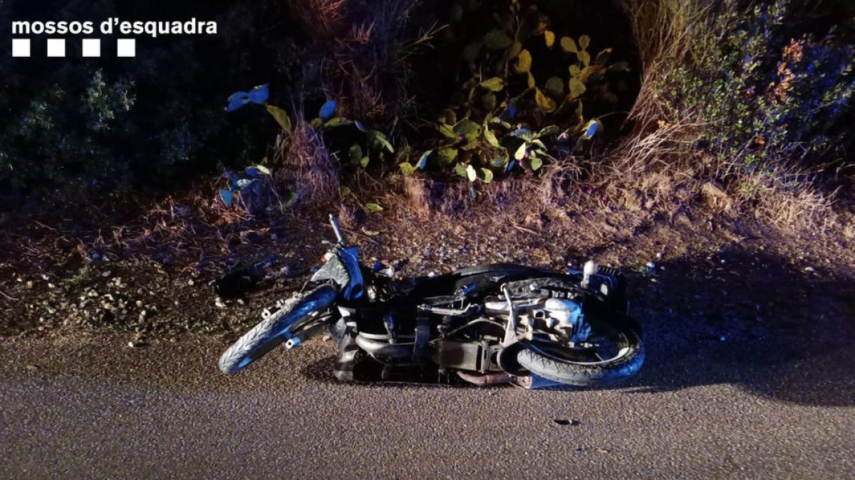S'accidenta en moto anant sense casc, sense assegurança i amb el carnet retirat des del 2012