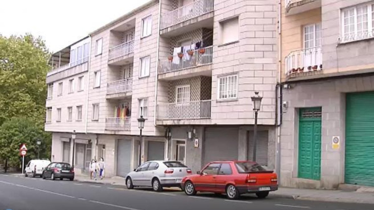 Un menor llença des d'un segon pis a una amiga per saber què se sent en matar a algú