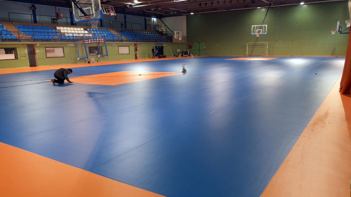 Cambrils realiza obras de mejora en el Palau d'Esports y en la Pista de Atletismo