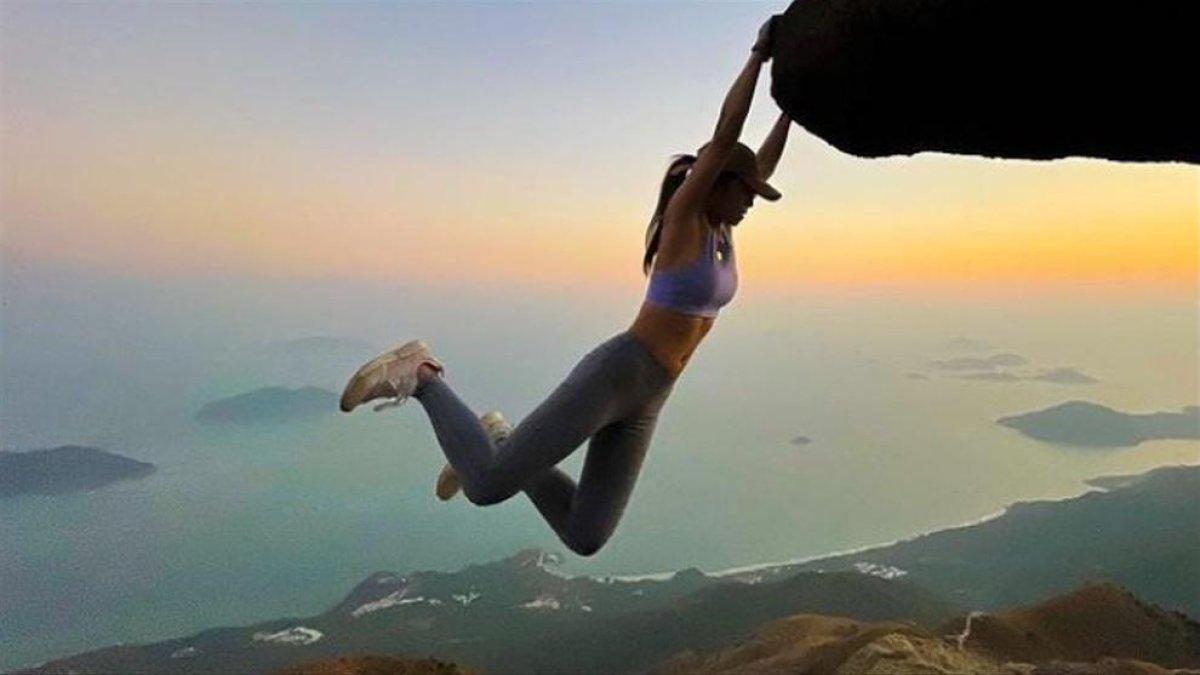 Muere una 'influencer' china al intentar hacerse un 'selfie' en una cascada