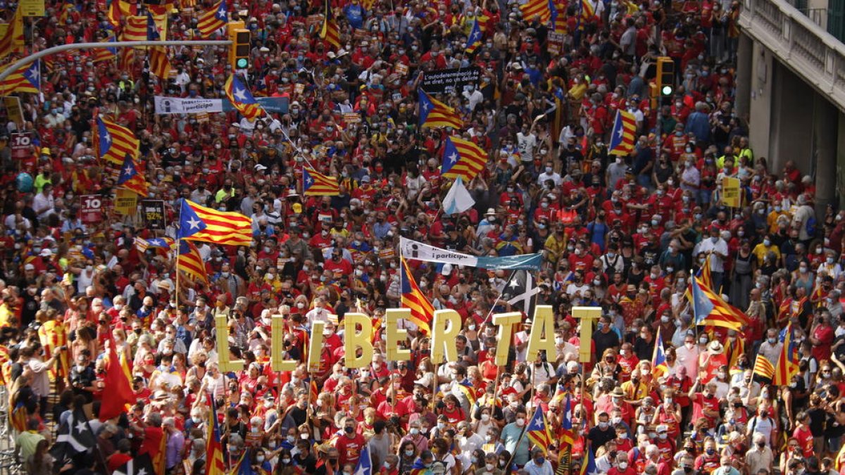 Arrenca la manifestació de la Diada a Barcelona sota el lema 'Lluitem i guanyem la independència'