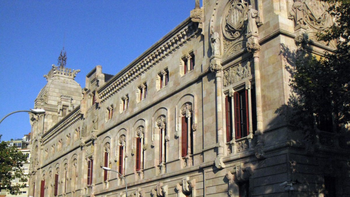 Multen per segon cop al portal web 'Mil anuncios' amb 250.000 euros per publicar anuncis il·lícits de venda d'animals