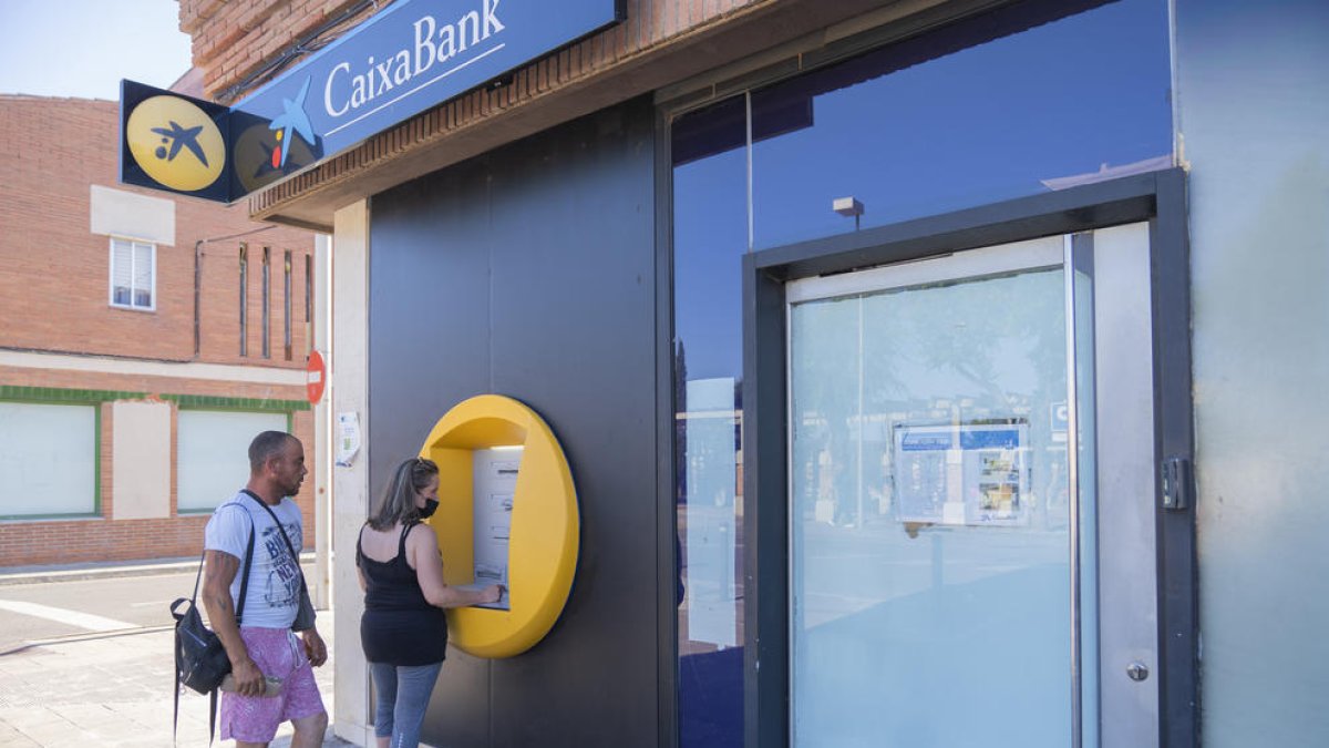 El tancament d'una sucursal bancària preocupa els veïns de Sant Salvador