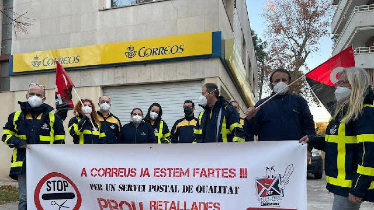 Los carteros de Salou se movilizan por el cambio de sistema de reparto