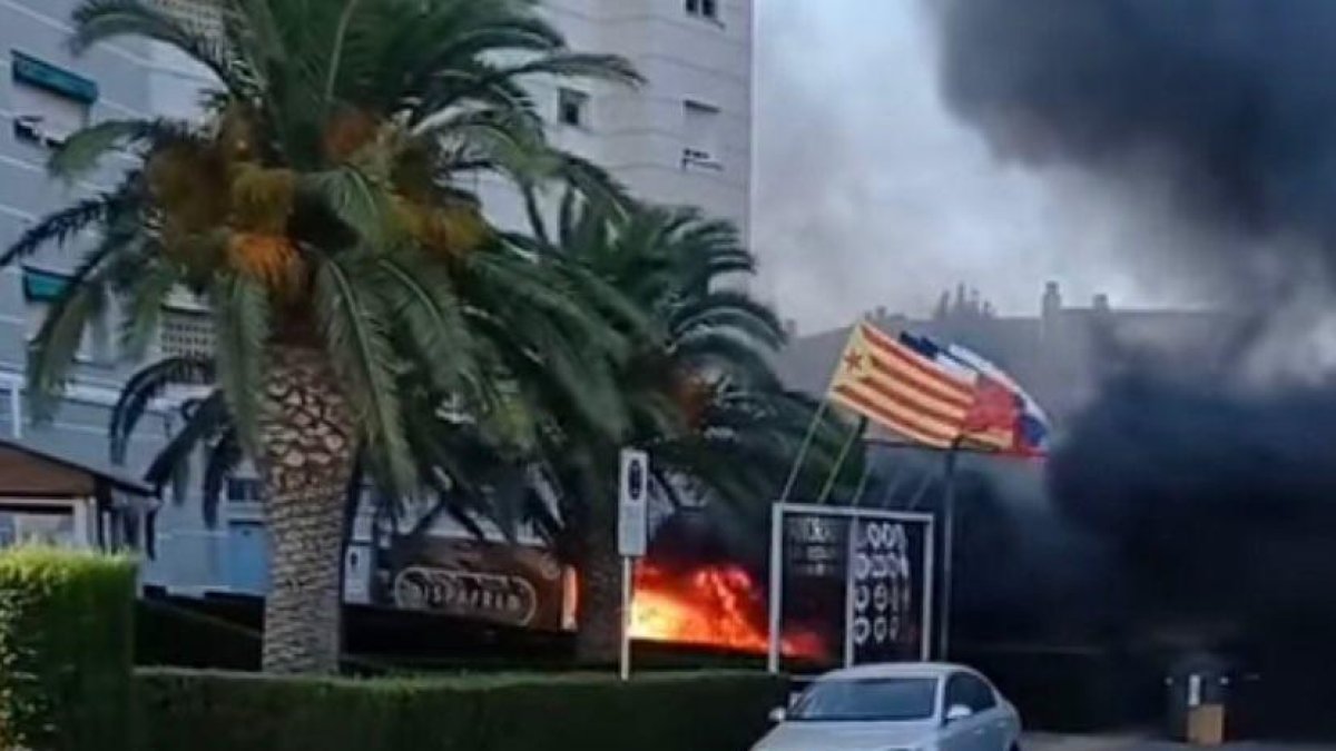 Crema un camió frigorífic a Cambrils