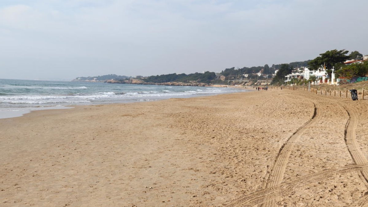 Mor un home de 86 anys mentre es banyava a la platja Llarga de Tarragona