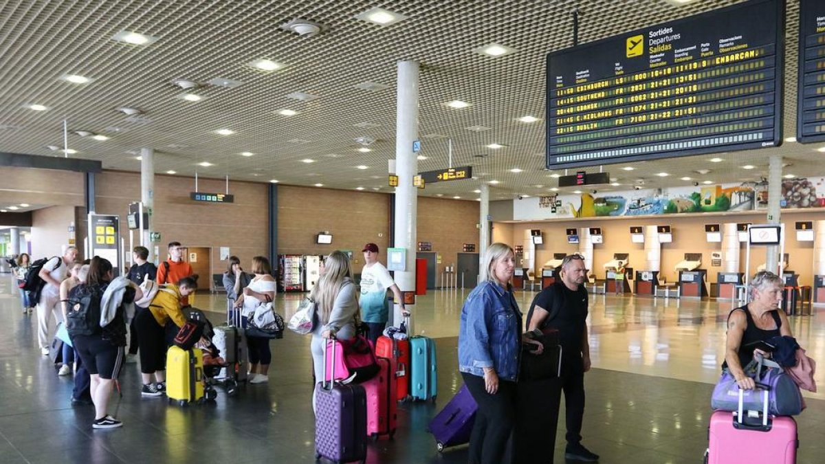 El aeropuerto de Reus supera a los 45.400 pasajeros en agosto, un 77% menos que hace dos años