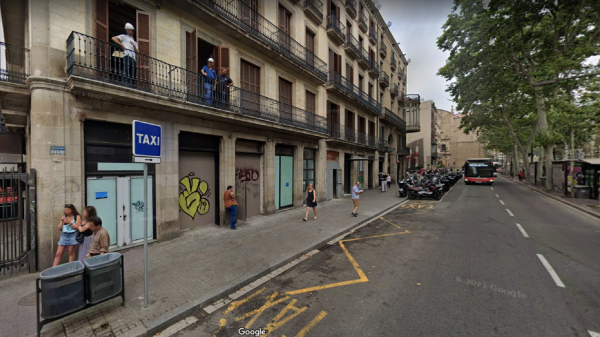 Un ciclista apunyala un taxista després d'una baralla a les Rambles de Barcelona