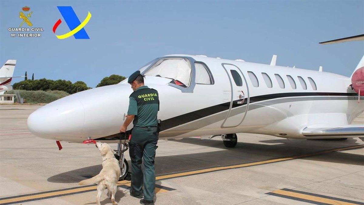 Llega a Ibiza con su jet privado y lo detienen por tráfico de drogas