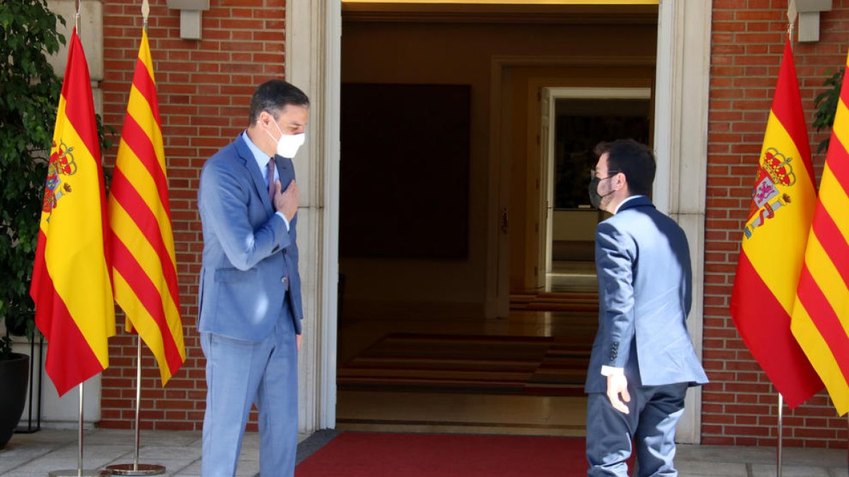 Sánchez anuncia que es reunirà amb Aragonès i assistirà a la taula de diàleg, que serà el proper dimecres