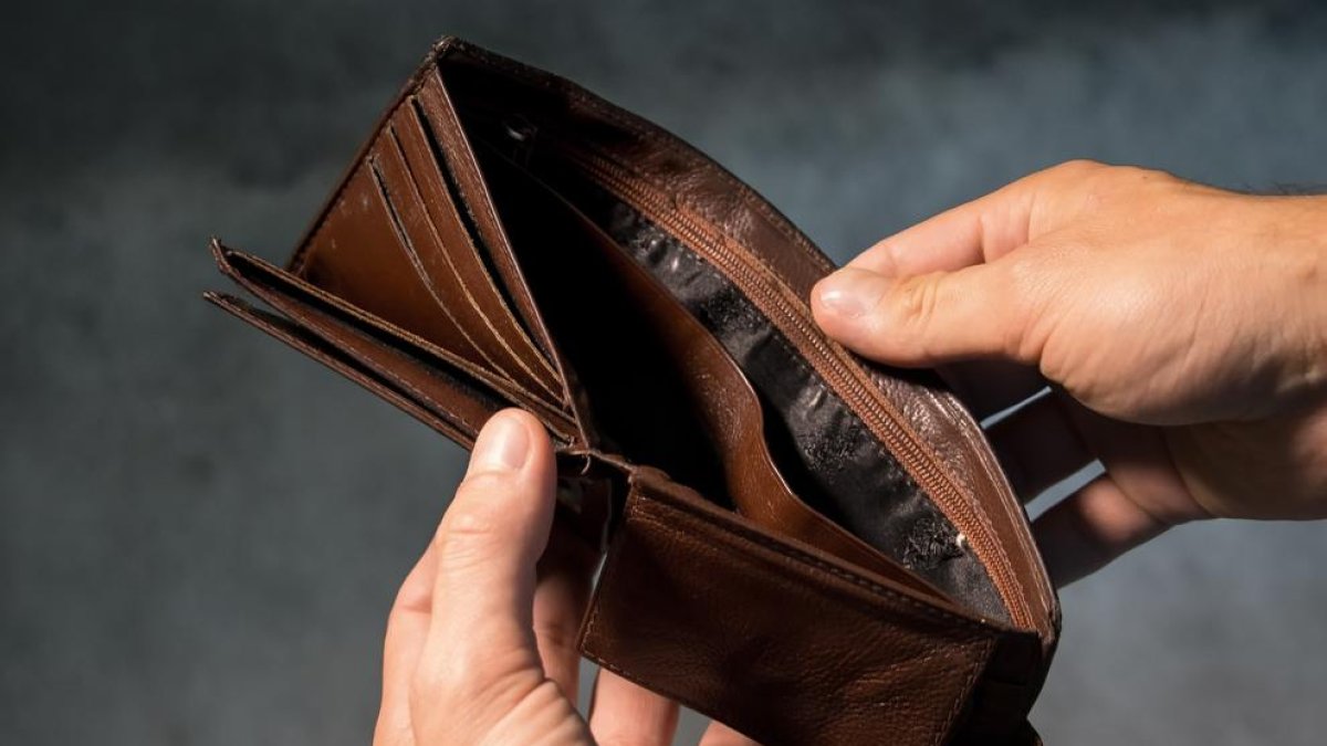 L'augment del preu de la llum fa baixar el poder adquisitiu dels catalans