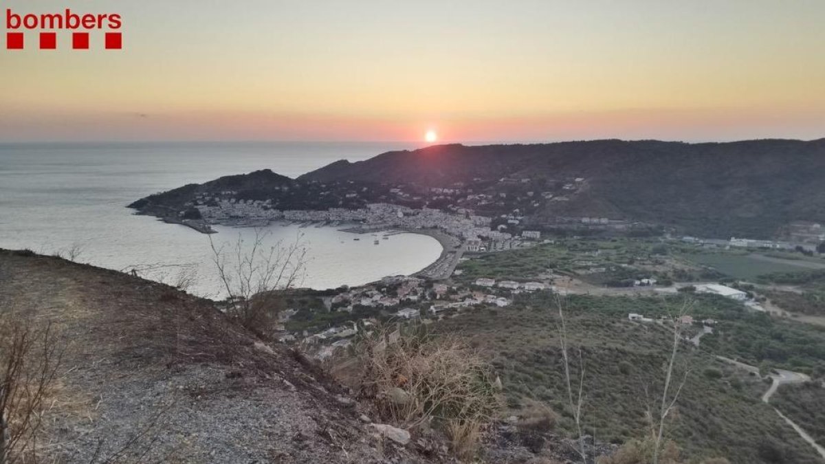 Los Bomberos dan por estabilizado el incendio de Llançà, que ha quemado unas 415 hectáreas