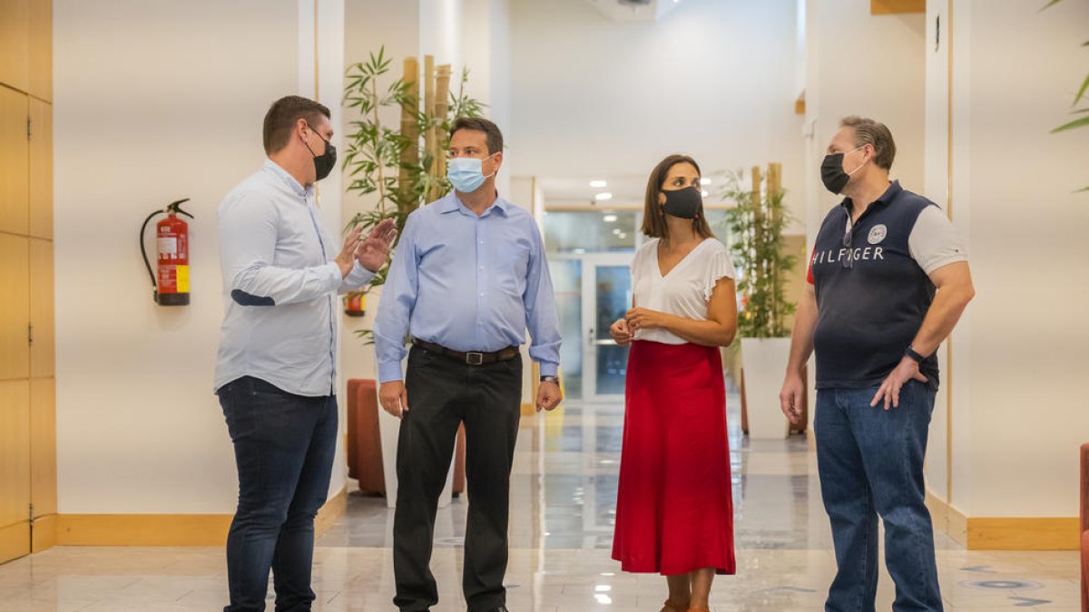 Oliver Klein y la oposición del gobierno de Cambrils presentan una moción de censura a Camí Mendoza