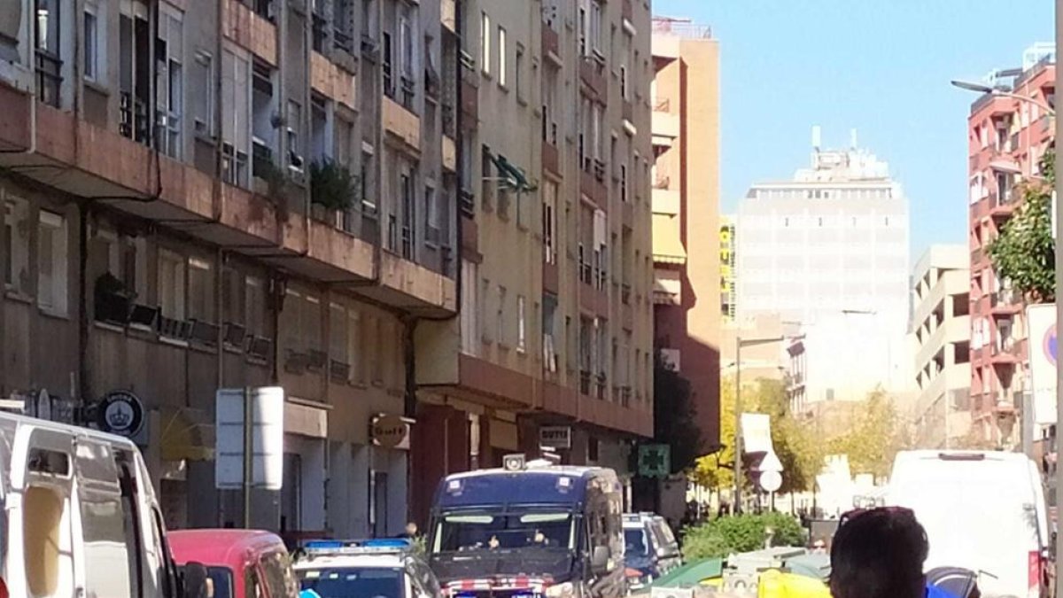 Ajornat el desnonament «il·legal» d'una família al carrer Escultor Rocamora de Reus