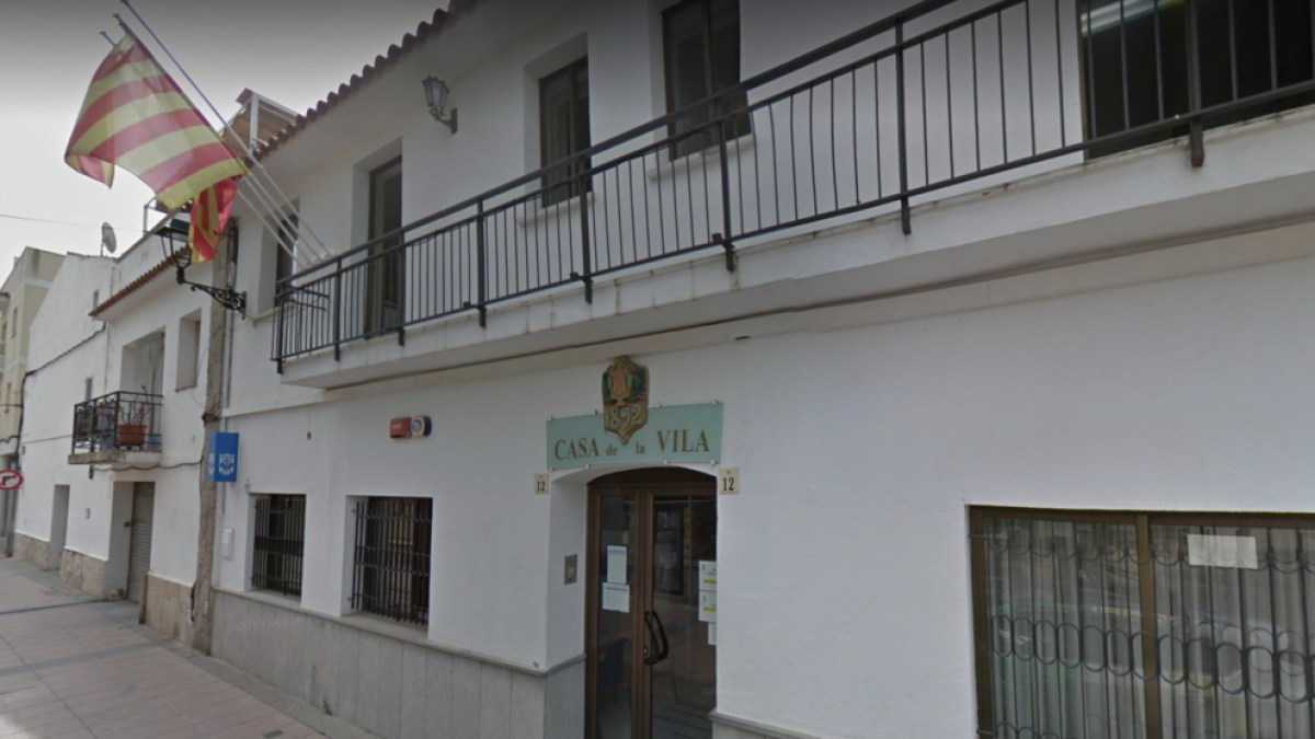 La CUP denuncia el Ayuntamiento de Cunit en la Oficina Antifraude por presuntas irregularidades en la recogida de la basura|maleza