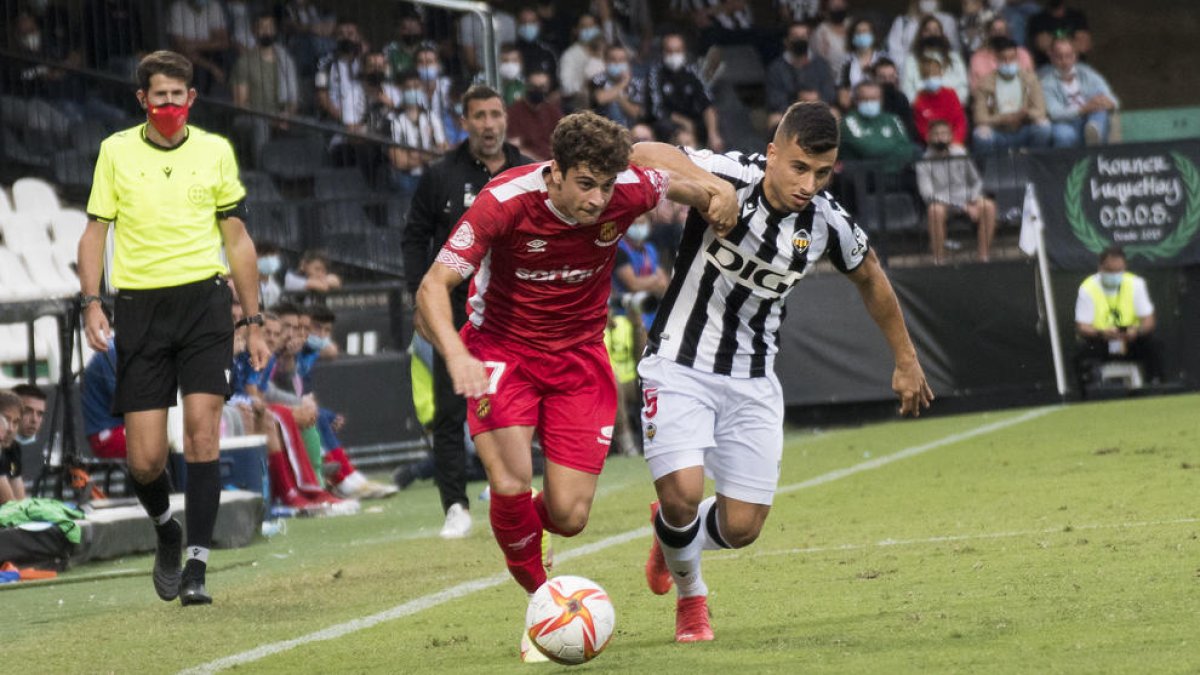 Agné no dona amb la tecla lluny de casa