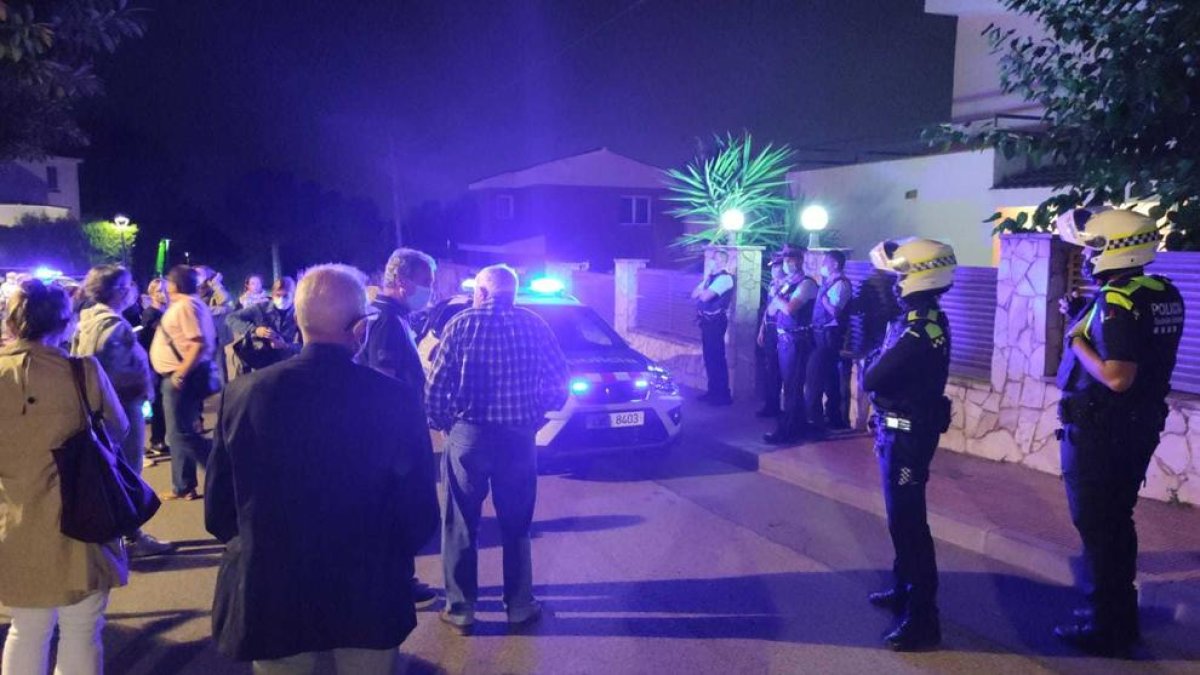 Un centenar de veïns de Boscos de Tarragona es concentren per impedir una ocupació